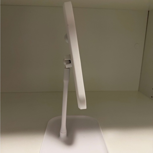 LED Lighted Vanity Mirror - Picture 3 of 10